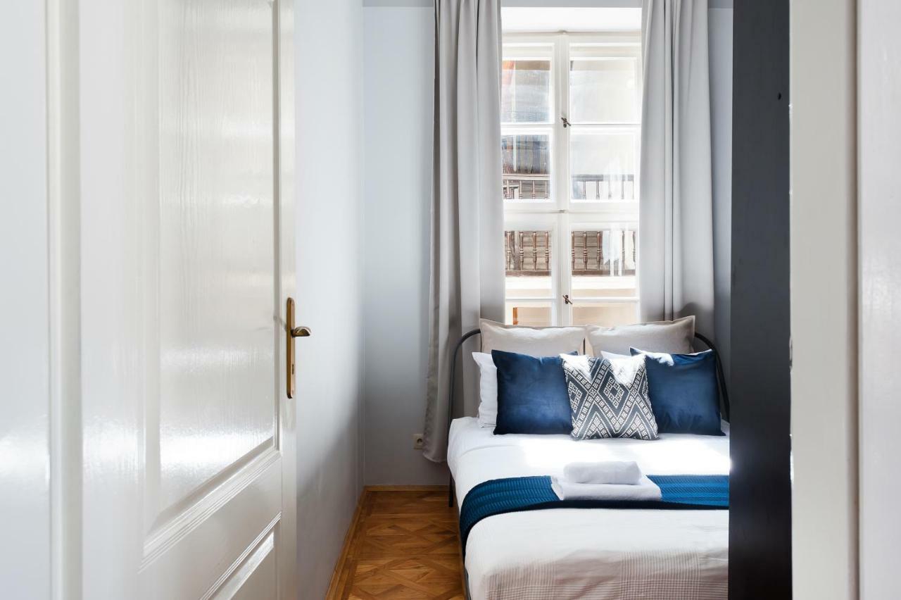 Square Apartment - Loftaffair คราคูฟ ภายนอก รูปภาพ
